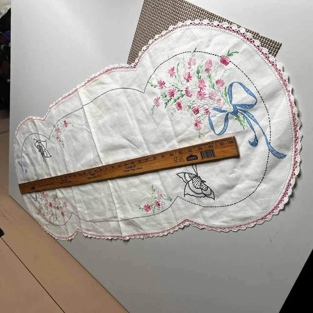 Vintage Hand Embroidered Table Runner Floral Butterfly Pink Crochet Lace 34x13.5